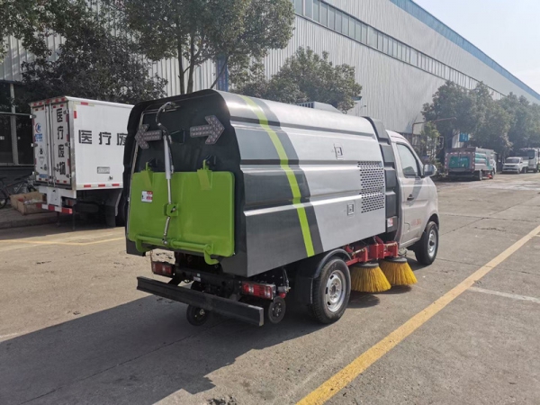 長安小型掃路車（0.5方水罐，1.5方塵罐）