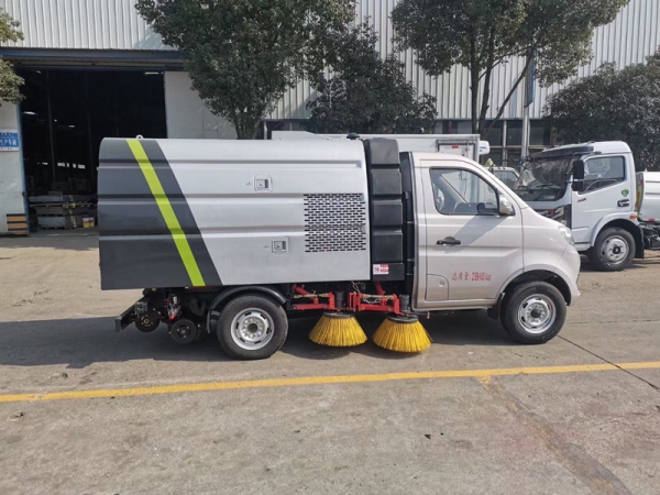 長安小型掃路車（0.5方水罐，1.5方塵罐）