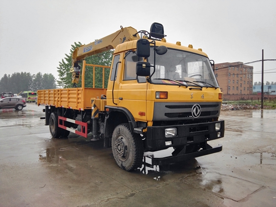 東風(fēng)153單橋6.3噸隨車(chē)吊