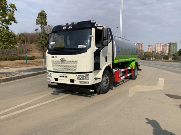 國(guó)六12-15噸解放灑水車