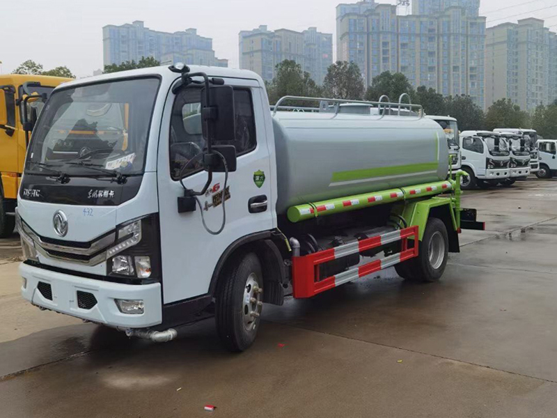 東風(fēng)多利卡5噸灑水車(chē)