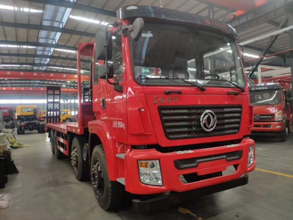 東風(fēng)齊星前四后八挖機(jī)平板拖車(chē)