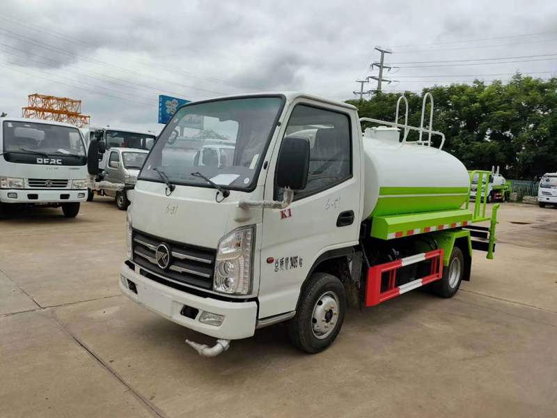 凱馬3-5噸灑水車(chē)
