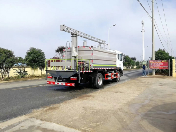 東風(fēng)D9鐵路噴霧抑塵車