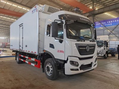 東風(fēng)天錦6.8米貨箱冷藏車，后部加裝液壓尾板超實(shí)惠