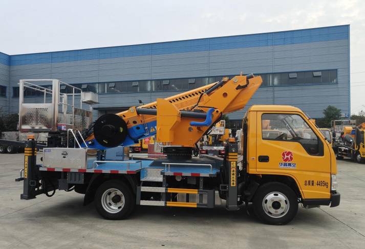 江鈴順達(dá)28米藍(lán)牌直臂高空作業(yè)車(chē)